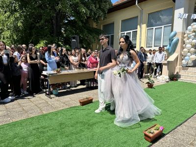 Изпращане випуск 2025 - СУ Васил Левски - Долни чифлик