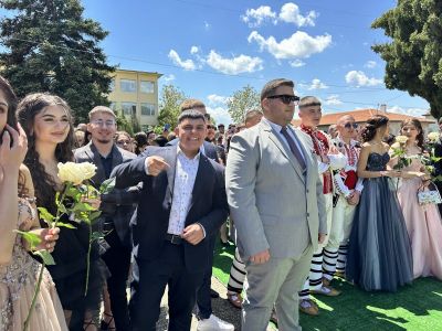 Изпращане випуск 2025 - СУ Васил Левски - Долни чифлик