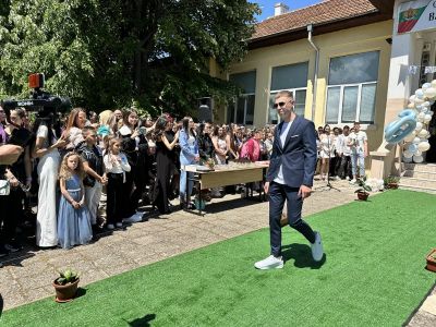 Изпращане випуск 2025 - СУ Васил Левски - Долни чифлик