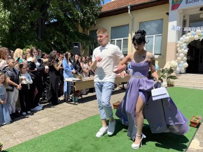 Изпращане випуск 2025 - СУ Васил Левски - Долни чифлик